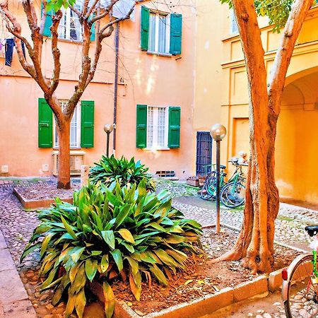 Elegant And Modern Loft In Medieval โบโลญญา ภายนอก รูปภาพ