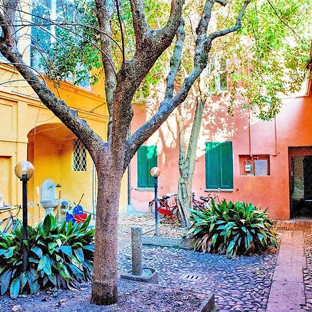 Elegant And Modern Loft In Medieval โบโลญญา ภายนอก รูปภาพ