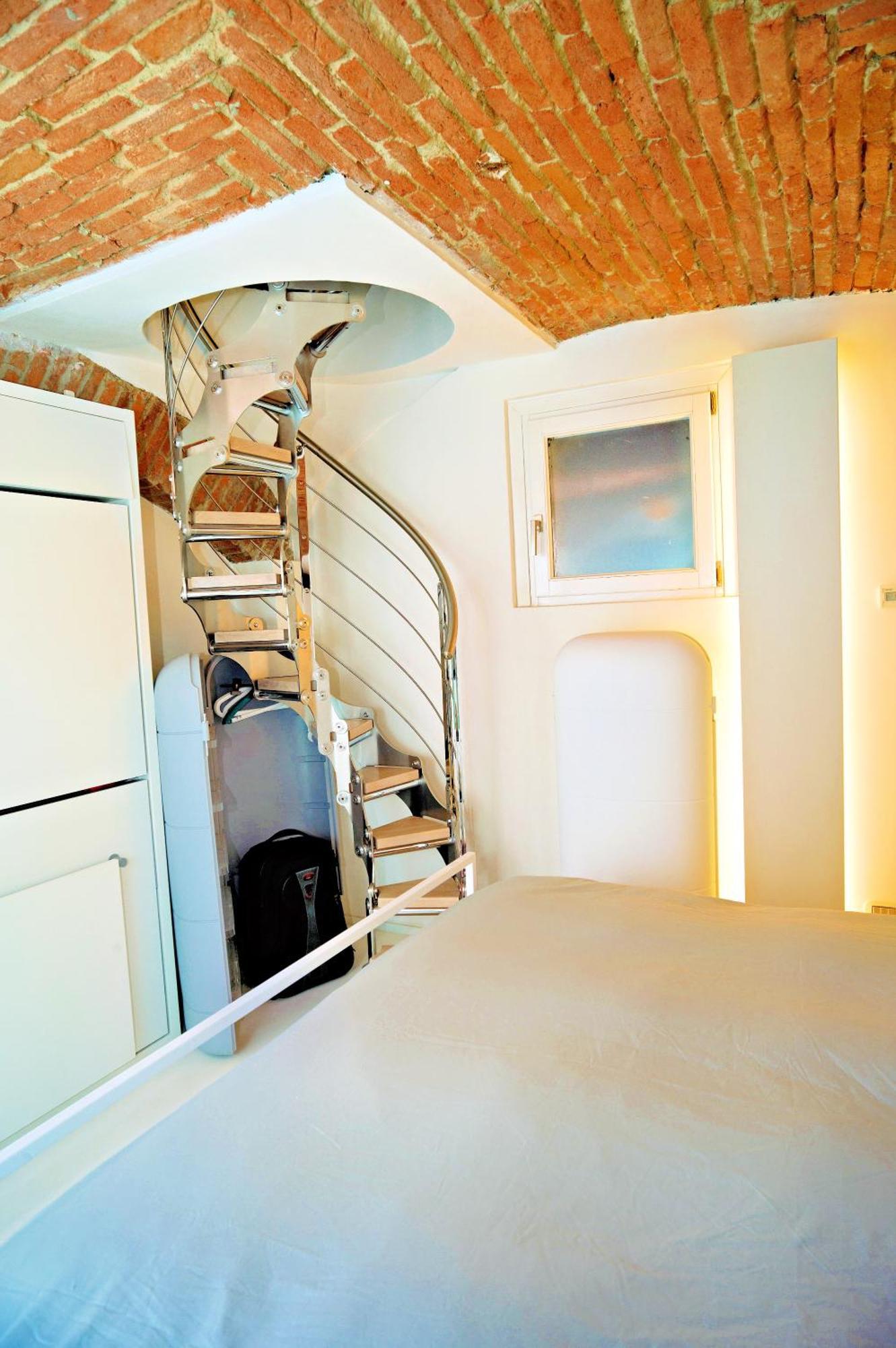 Elegant And Modern Loft In Medieval โบโลญญา ภายนอก รูปภาพ
