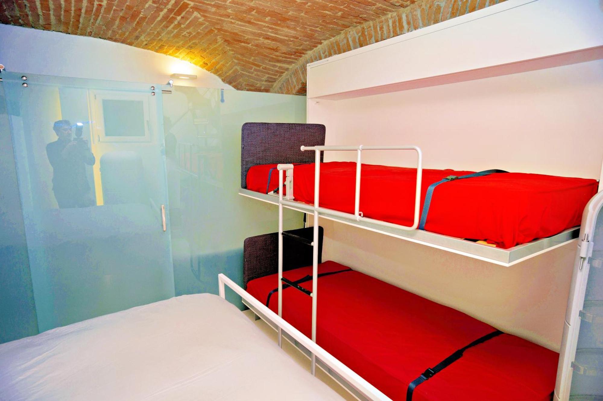 Elegant And Modern Loft In Medieval โบโลญญา ภายนอก รูปภาพ